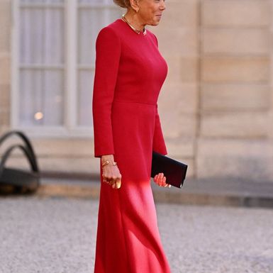 Brigitte Macron u dugoj crvenoj haljini