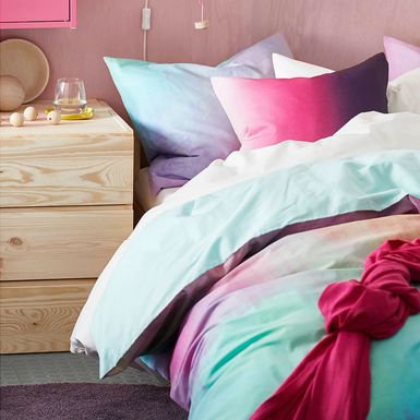 Šarena IKEA posteljina donosi dašak optimizma u spavaću sobu