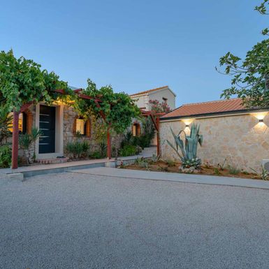 Prekrasna kuća u Novalji s čarobnom terasom i bazenom - 19