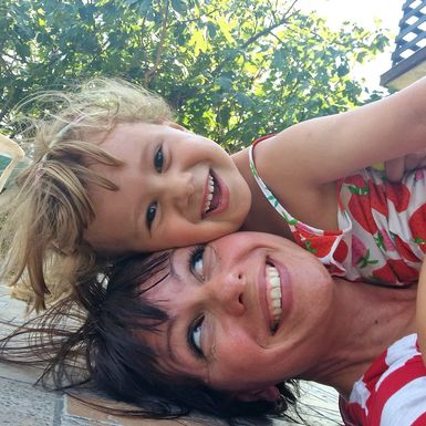 Barbara Slade-Jagodić sa kćerkicom