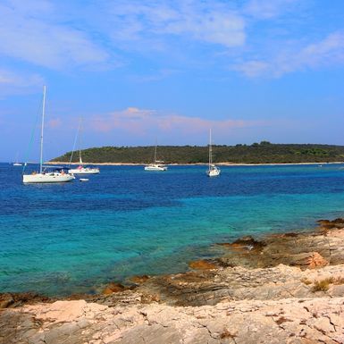 Plaža Batalo, Proizd