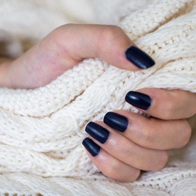 Tamnoplave manikure