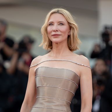 Cate Blanchett na Filmskom festivalu u Veneciji u u metalik Armani Privé haljini