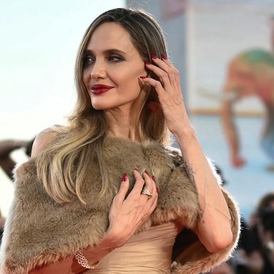 Angelina Jolie u kreaciji Tamare Ralph