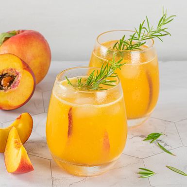 Džin-tonik s breskvom