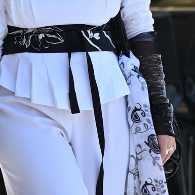 Mirela Holy u bijelim natikačama Naked Wolfe na zagrebačkoj špici 2025. - 3