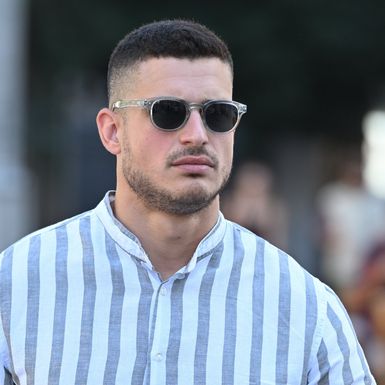 Muškarac sa špice u odličnom, a jednostavnom izdanju