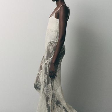 Asimetrična haljina od čipke (Zara), 15,99 eura