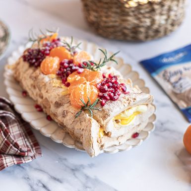 Zimska beze rolada s kremom od vanilije i mandarinama - 1