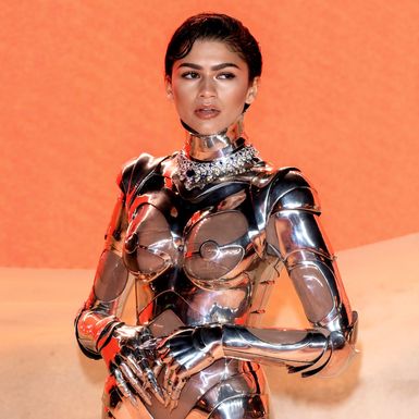 Zendaya u Muglerovom robotskom odijelu