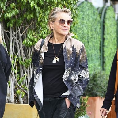 Sharon Stone u kožnatim hlačama i cipelama 'istrošenog' izgleda - 1