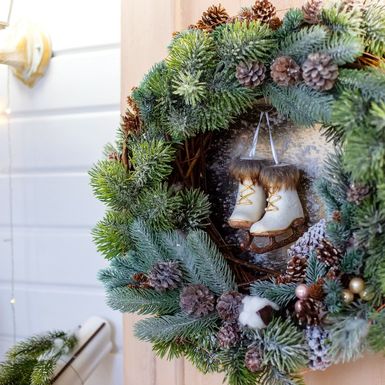 Vijenac za vrata neizostavan je ukras u mnogim domovima