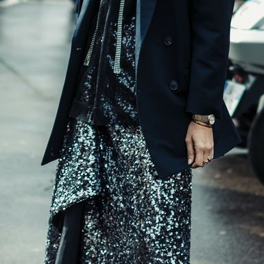 Duge suknje sa šljokicama popularan su izbor svakog prosinca