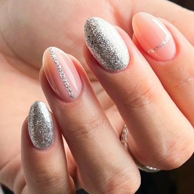 U blagdansko vrijeme mnogi vole šljokice na noktima