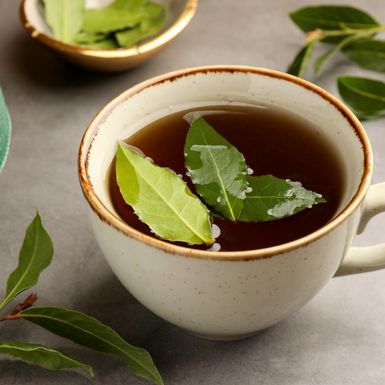 Čaj od lovora olakšava kašalj, upalu grla i grlobolju