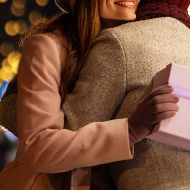 Prijateljice šopingholičarke najviše će se obradovati poklonu iz njihovih omiljenih trgovina