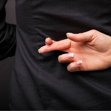 Manipulatori će vam se smiješiti u lice, a iza leđa će držati figu