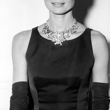 Vrijedni dijamant na glumici Audrey Hepburn