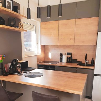 Savršeno uređena mala kuhinja s otokom zagrebačkog stana od 52 kvadrata - 4