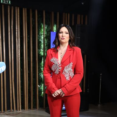 Nina Badrić u crvenom odijelu i Aquazzura štiklama u veljači 2023.