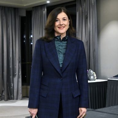 Sanja Musić Milanović u kariranom odijelu i crnim čizmama - 2
