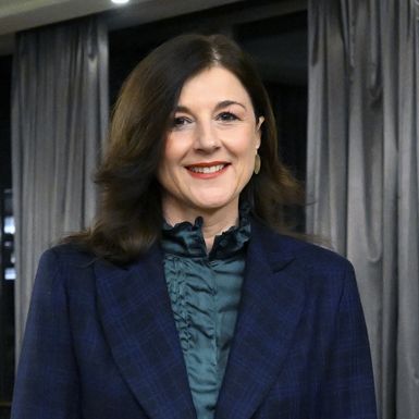 Sanja Musić Milanović u kariranom odijelu i crnim čizmama - 4