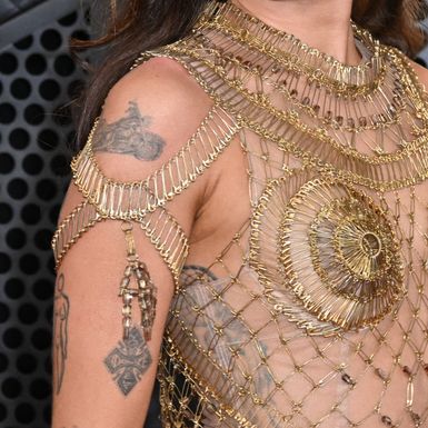 Haljina Miley Cyrus s Grammyja izrađena je od 14.000 ziherica - 7