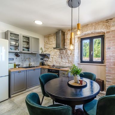 Prelijepo uređena kamena kuća na otoku Braču koja datira iz 17. stoljeća - 2