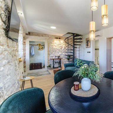 Prelijepo uređena kamena kuća na otoku Braču koja datira iz 17. stoljeća - 13