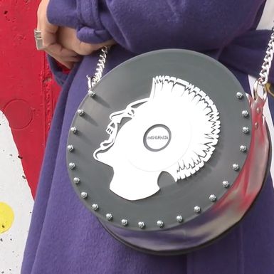 Milijana Jovičić izrađuje torbe od gramofonskih ploča - 4