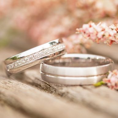 Dok su prvi mjeseci često obilježeni zaljubljenošću i prilagodbom, s godinama brak dobiva dublje značenje, stabilnost i novu vrstu bliskosti