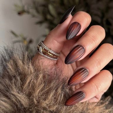 Iced coffee nokti hit su koji izgleda sjajno