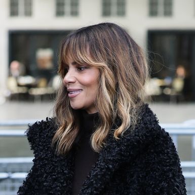 Nježna posvjetljenja oko lica dodatno daju osjećaj volumena