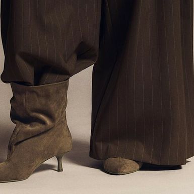 Vrećaste gležnjače od brušene kože bit će hit proljeća 2026.