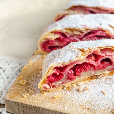 Savijača s višnjama