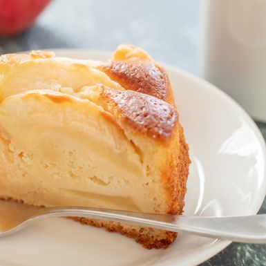 Kolač s jabukama i jogurtom