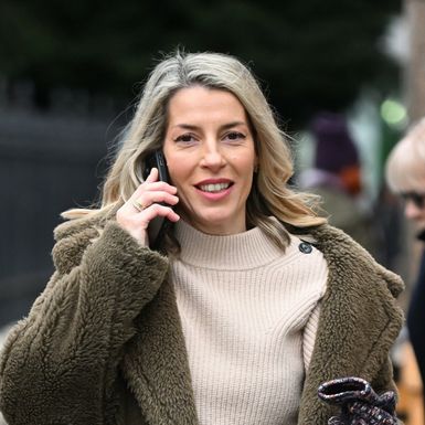 Zagrebačko izdanje u minici i čipkastim hulahopkama