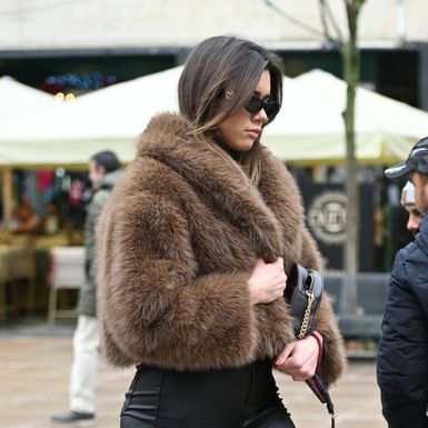 Ljepotica iz Zagreba u nekad popularnim tenisicama