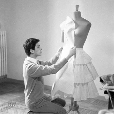 Valentino Garavani 1958. u svom rimskom studiju