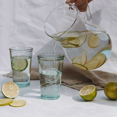 Voda s ledom i limetom