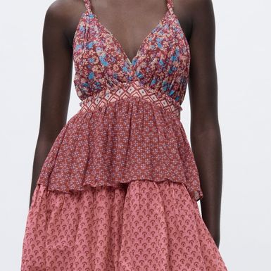 Haljina s volanima i uzorkom iz Zare