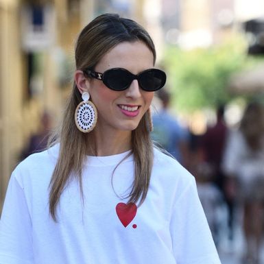 Street style izdanje u čipkastoj suknji
