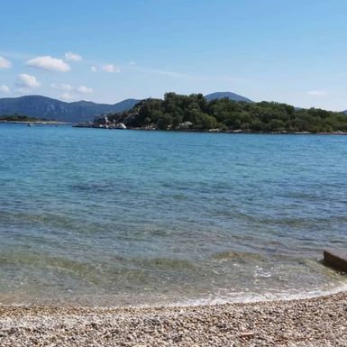 Plaža u naselju Sreser na Pelješcu