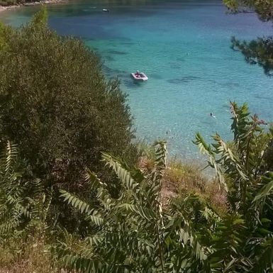 Plaža u mjestu Žuljana na Pelješcu