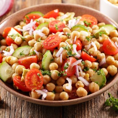 Salata od slanutka i avokada ukusna je i brzo gotova