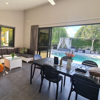 Villa Franka u Nedešćini u Istri ima bazen prirodnog izgleda i cvjetnu aleju s preko 150 biljaka - 8