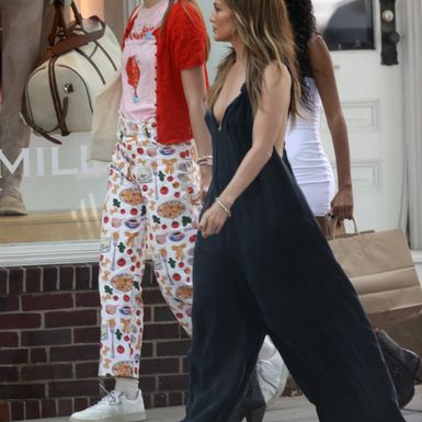 Jennifer Lopez u crnom kombinezonu