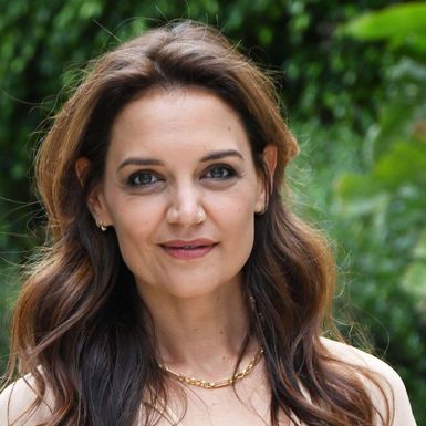Katie Holmes u kompletu tropskog uzorka s potpisom brenda Faithfull The Brand - 4