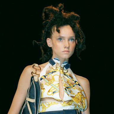 Diorova kultna torba u obliku sedla u kolekciji za proljeće/ljeto 2000.