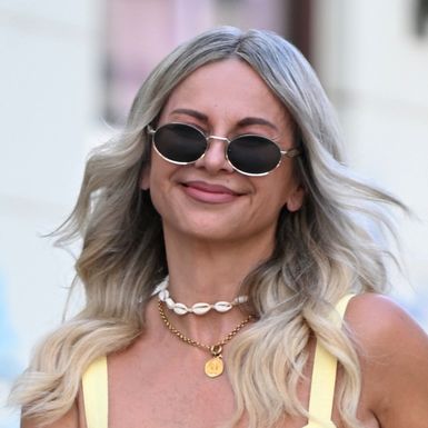 Street style izdanje ljepotice iz Zagreba u maslac žutoj nijansi